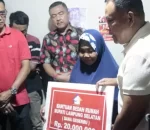 Nanang Ermanto Bedah Rumah Nenek Ngadiem