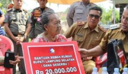 Bupati Lampung Selatan Kembali Salurkan Bantuan Rumah Tidak Layak Huni